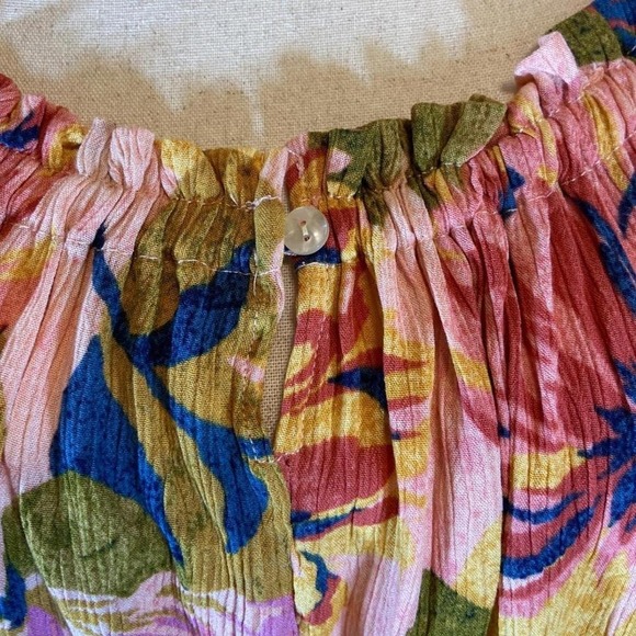 Boho Peasant top floral with button detail and blouson sleeves - Picture 3 of 5